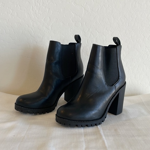 SODA CHELSEA BLACK HEELED BOOTS SIZE 6.5 - Picture 6 of 6